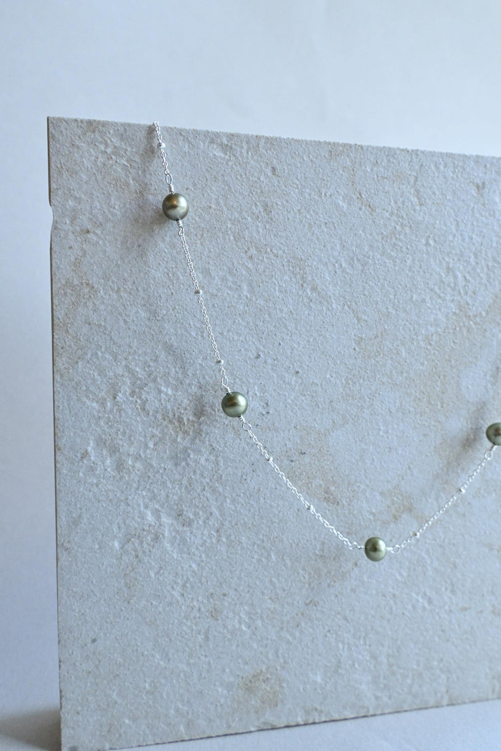 Jewelry accessories, jewelry stack, jewelry aesthetic, jewelry stack, jewelry design, jewelry, simple jewelry set, simple jewelry aesthetic, simple jewlery necklace, simple jewlery for wedding, dainty gold jewelry, pearl necklace, pearl earrings, pearl necklace outfit, pearl necklace set, pearl necklace aesthetic, Valentine’s Day, valentines, valentine gift for her, Edison pearl, keshi pearl, Tahitian pearl, keshi Tahitian pearl, bracelet, paperclip chain