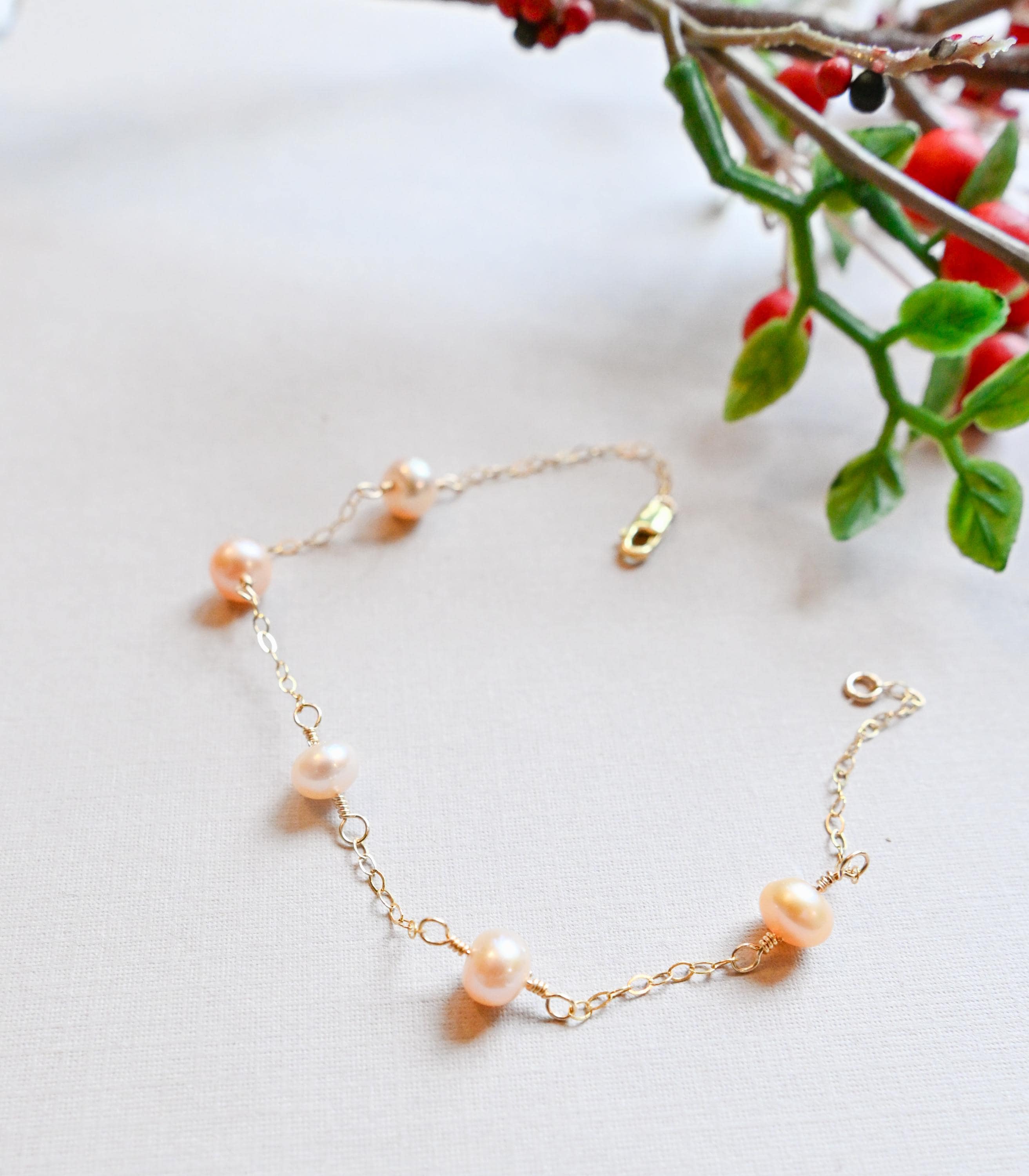 Elegant 14k gold filled freshwater pearl bracelet - Handmade (etsy image id: 7488752864)