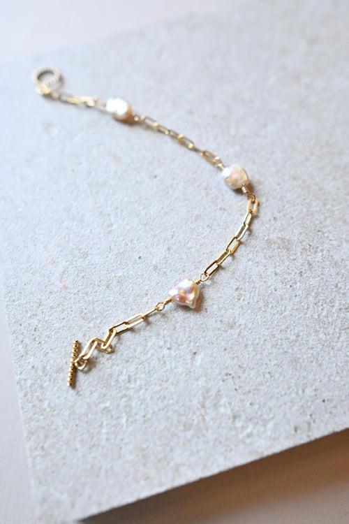 Jewelry accessories, jewelry stack, jewelry aesthetic, jewelry stack, jewelry design, jewelry, simple jewelry set, simple jewelry aesthetic, simple jewlery necklace, simple jewlery for wedding, dainty gold jewelry, pearl necklace, pearl earrings, pearl necklace outfit, pearl necklace set, pearl necklace aesthetic, Valentine’s Day, valentines, valentine gift for her, Edison pearl, keshi pearl, Tahitian pearl, keshi Tahitian pearl, bracelet, paperclip chain (etsy image id: 7659791898)