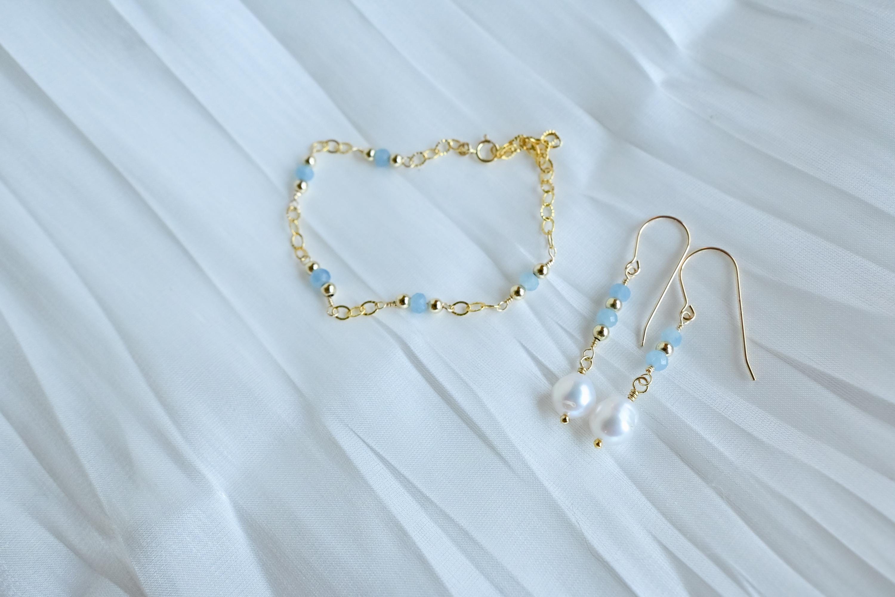 Gold Filled Prehnite earrings with white Keshi freshwater pearl (etsy image id: 7909691014)