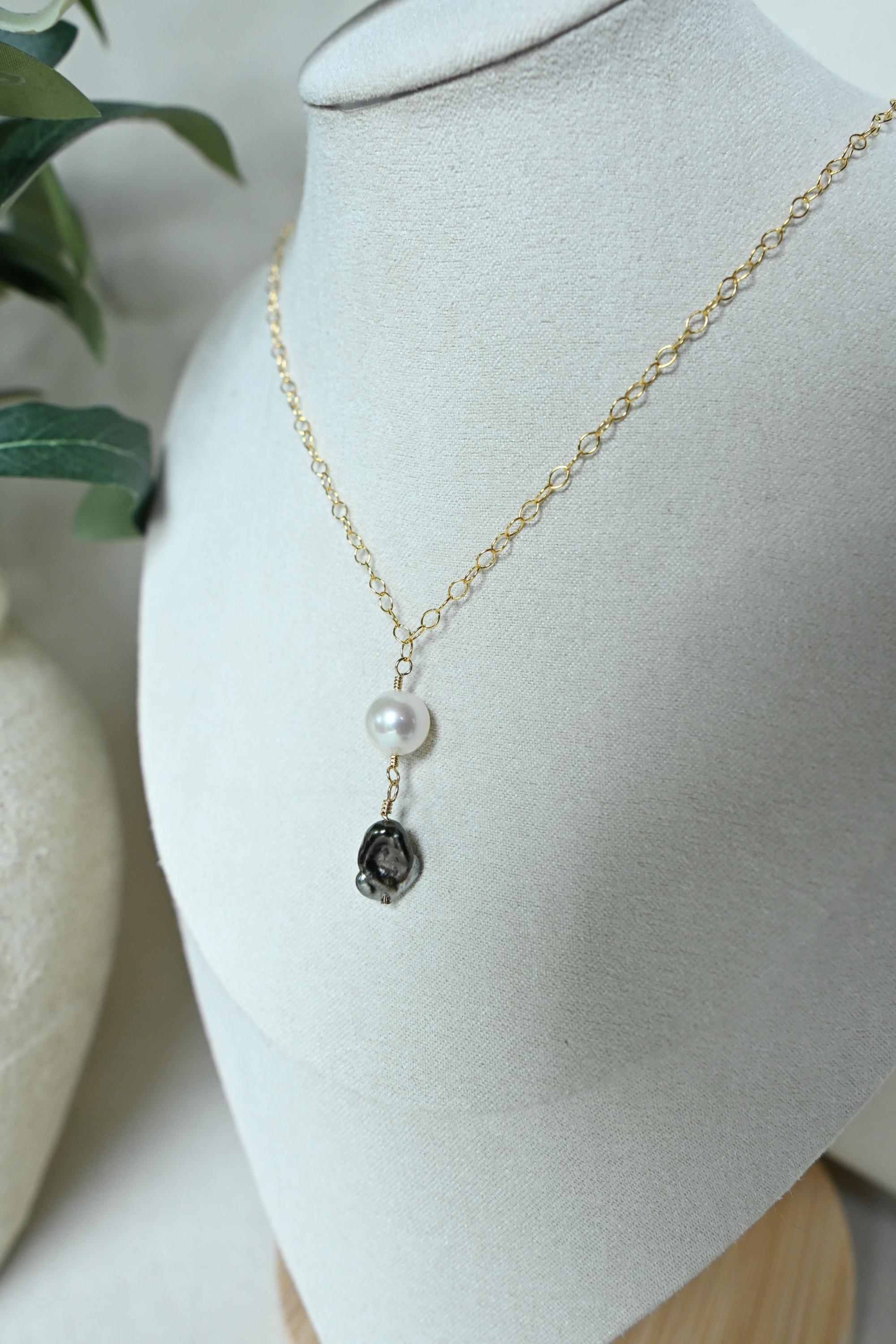 Black Tahitian Keshi pearl necklace with round white Edison pearl (etsy image id: 8007999324)