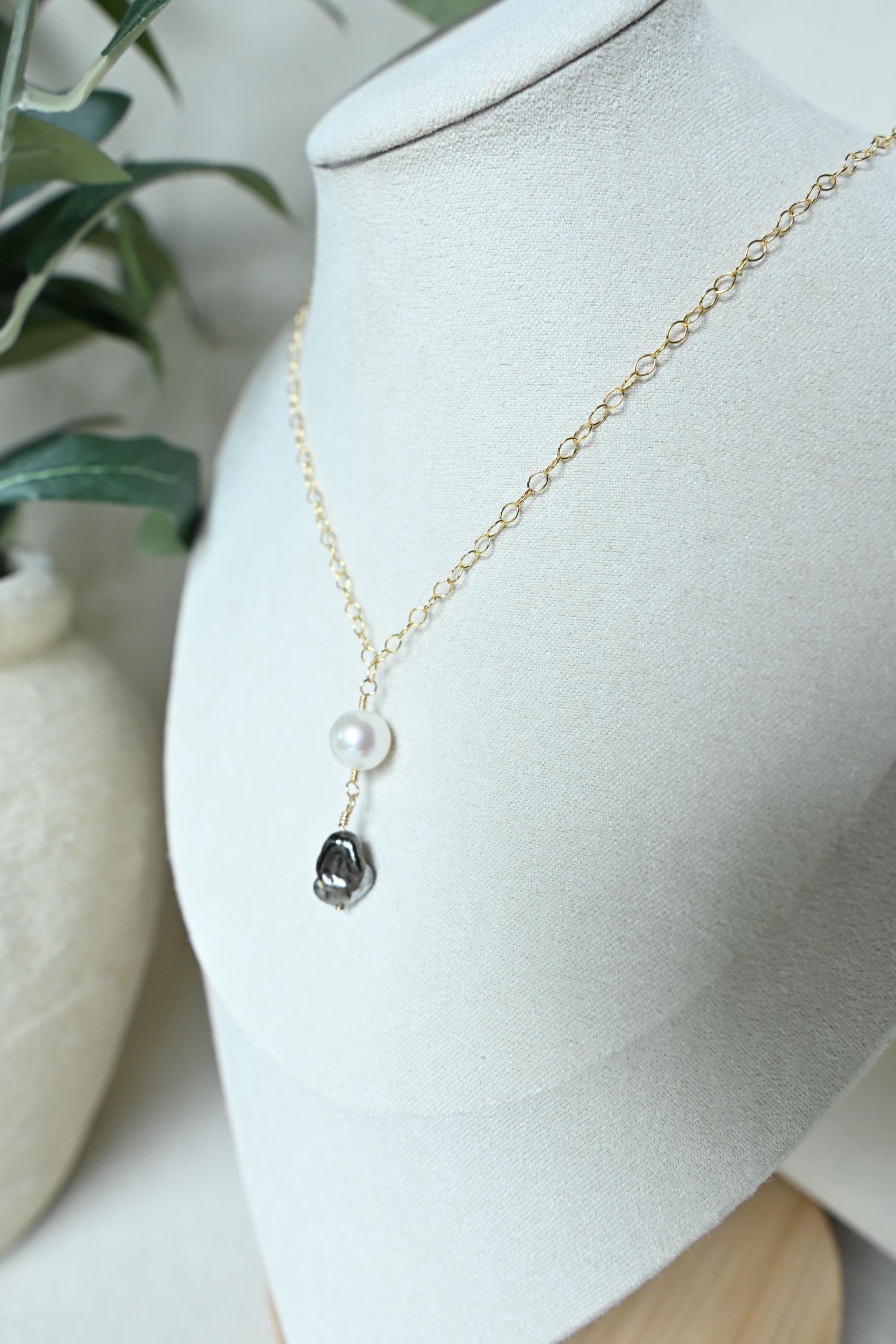 Black Tahitian Keshi pearl necklace with round white Edison pearl (etsy image id: 8055914361)