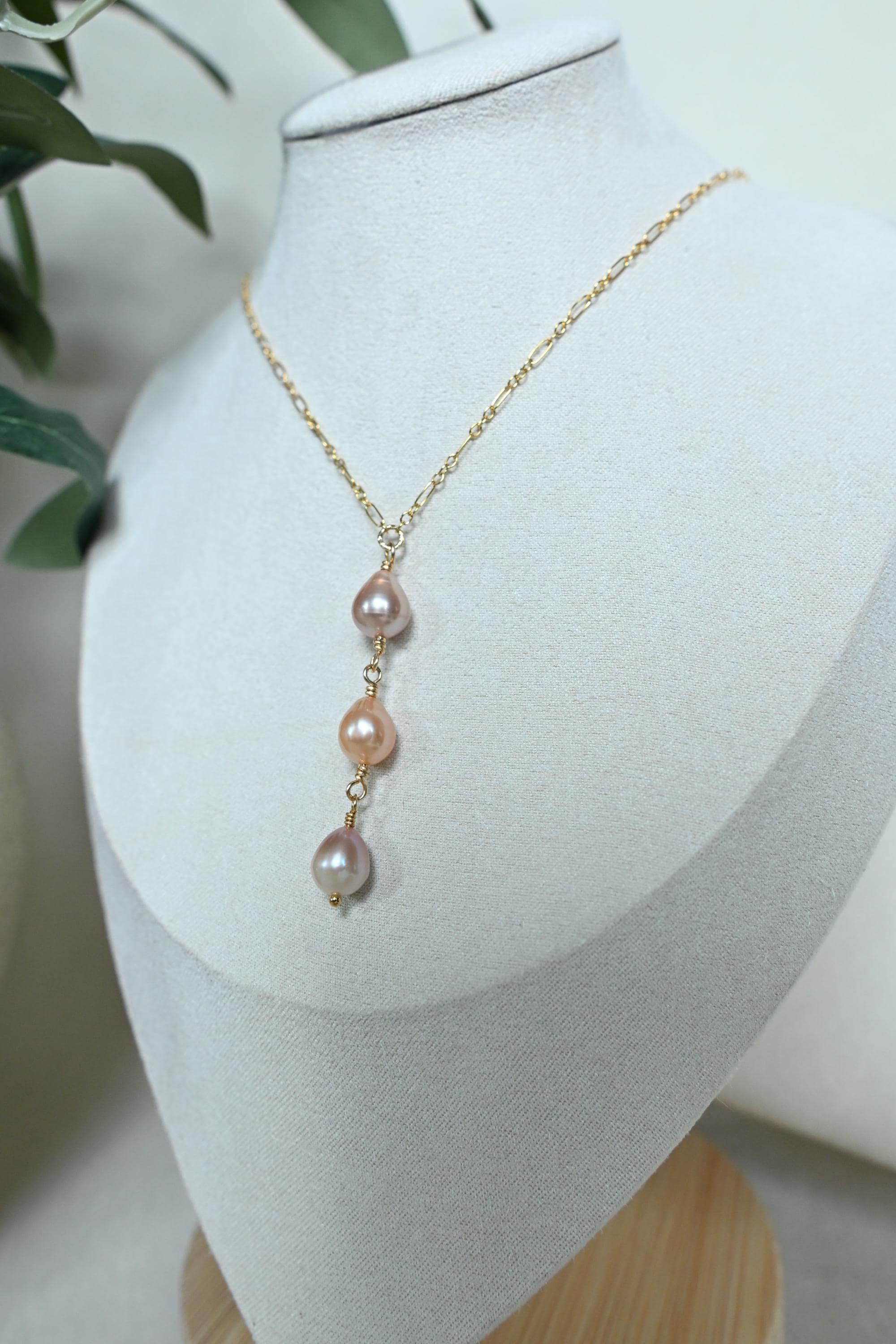 Hanging teardrop Edison pearl necklace on gold filled chain (etsy image id: 8055956531)