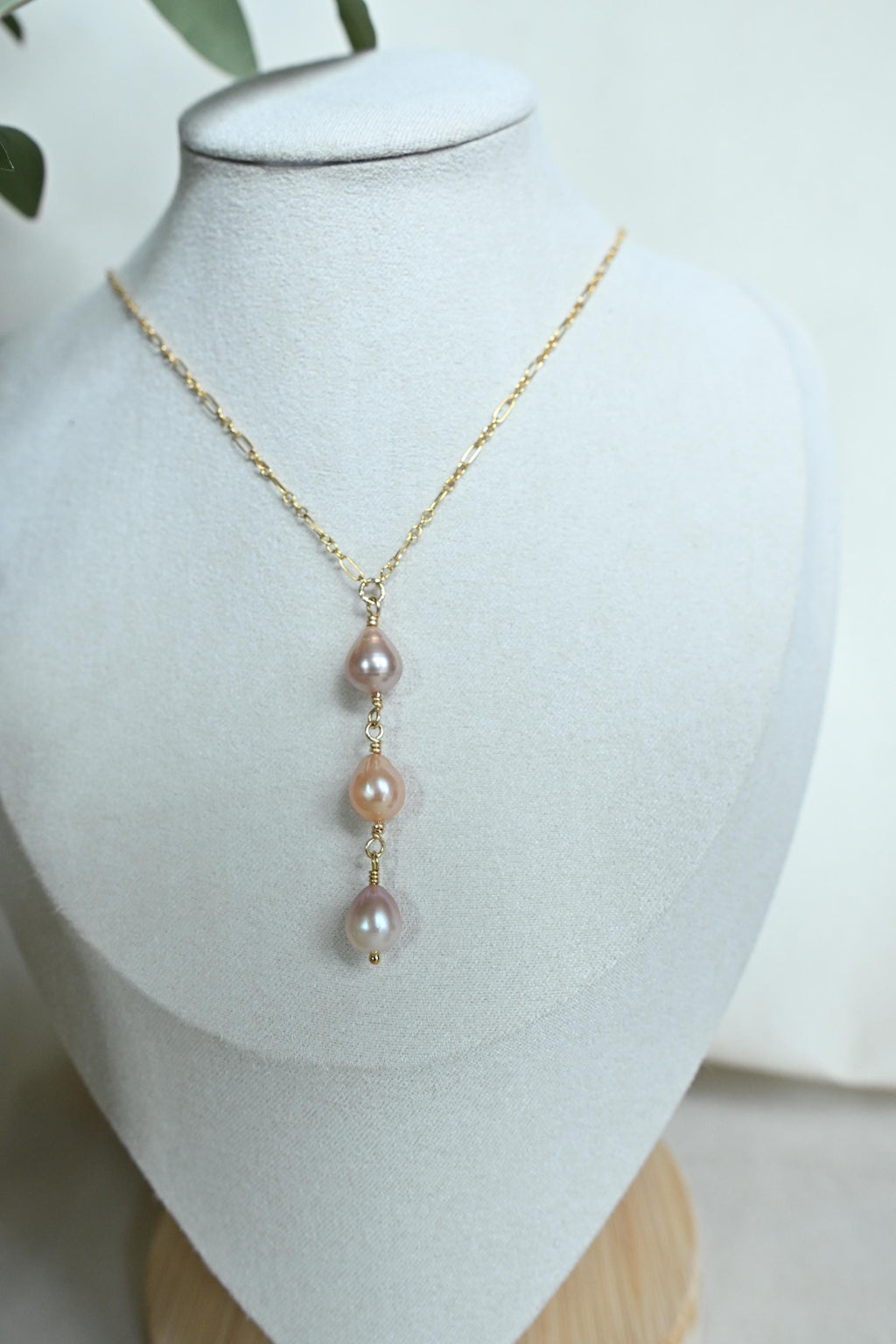 Hanging teardrop Edison pearl necklace on gold filled chain (etsy image id: 8055961835)